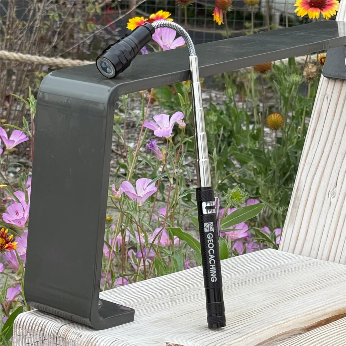 Magnetic Telescoping Flex Flashlight